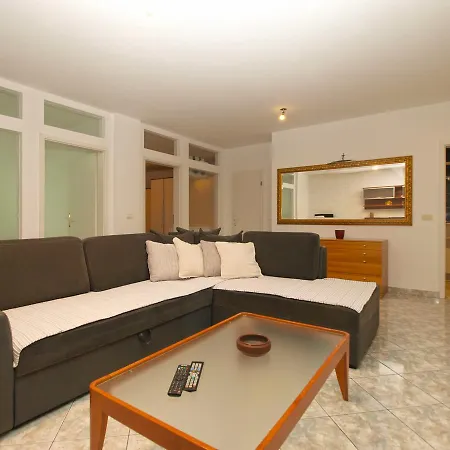 Slavka 1155 פולה