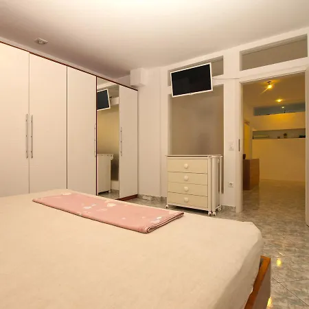 Slavka 1155 * פולה