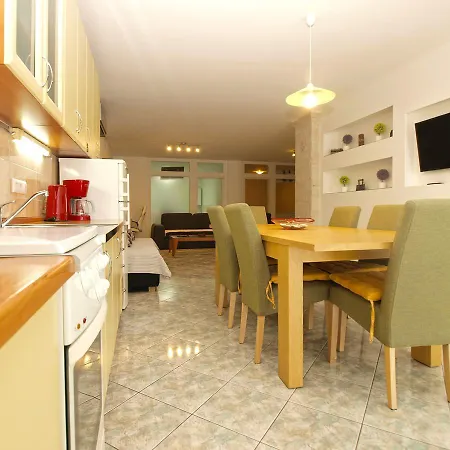 Slavka 1155 דירה פולה