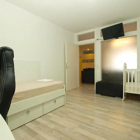 Slavka 1155 Apartament *