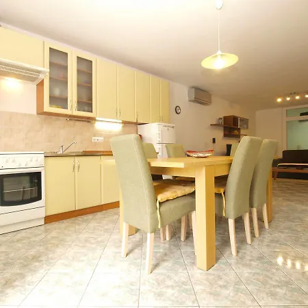 Apartman Slavka 1155 Póla